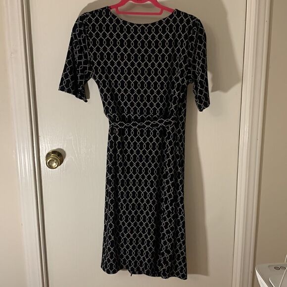 Motherhood Maternity EUC black/white wrap dress Size Small - Picture 4 of 5